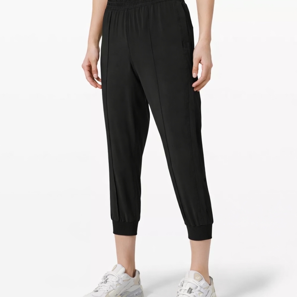 Lululemon Women's Wanderer Cropped Jogger Pants Black Size 2